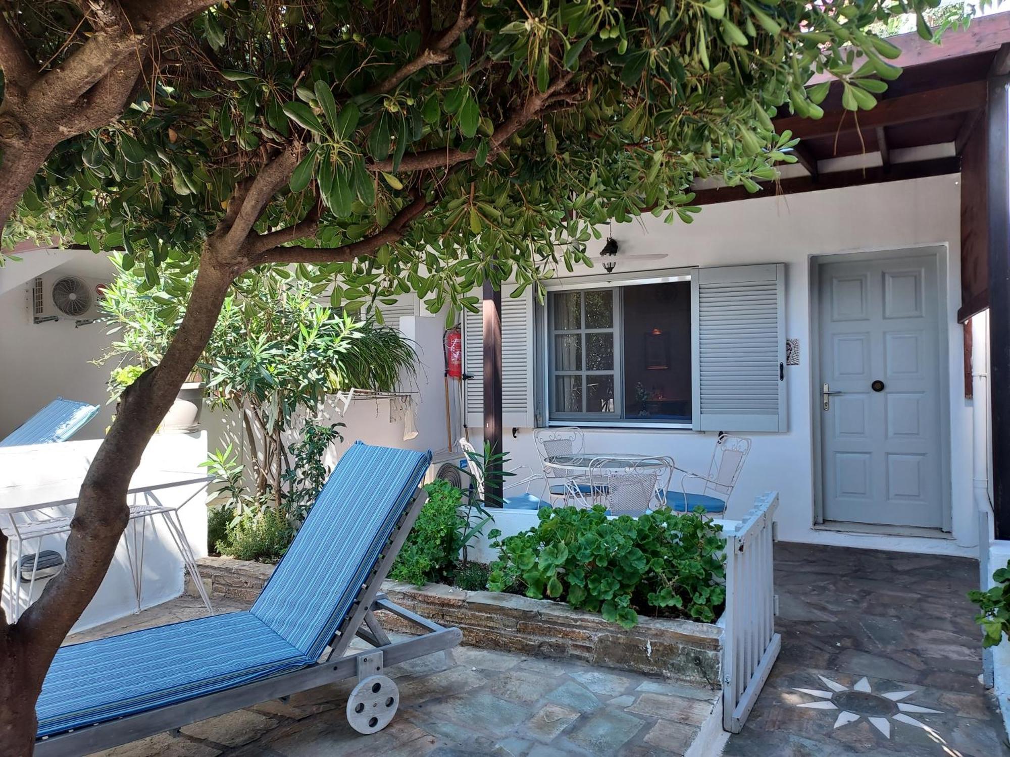 Villa Arni Andros - Βίλα Αρνη Batsíon Rom bilde